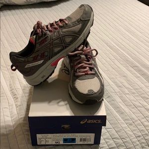 Women’s ASICS gel venture sz 8